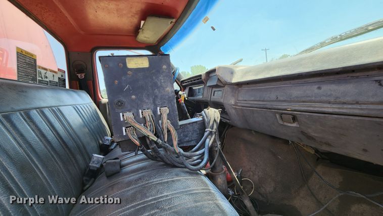 image for item MK9049 1993 Ford F700  oil distributor truck