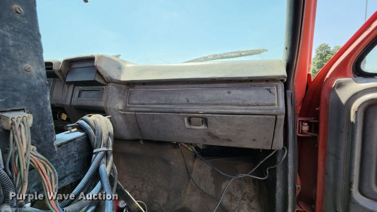 image for item MK9049 1993 Ford F700  oil distributor truck