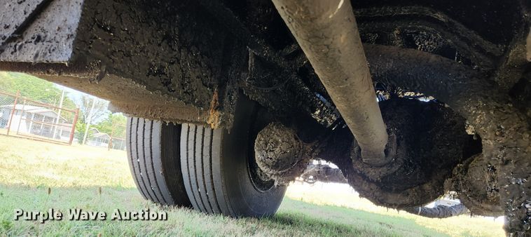 image for item MK9049 1993 Ford F700  oil distributor truck