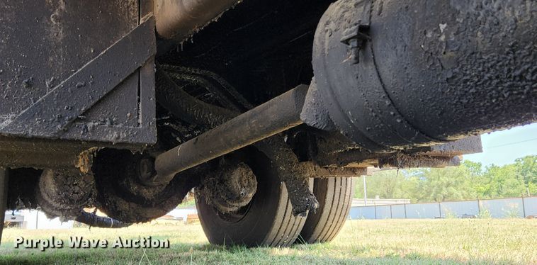 image for item MK9049 1993 Ford F700  oil distributor truck