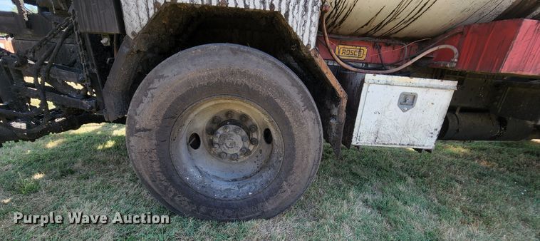 image for item MK9049 1993 Ford F700  oil distributor truck