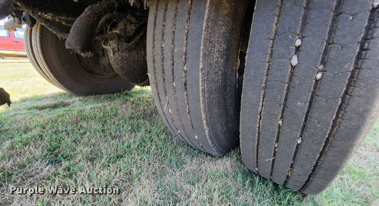 image for item MK9049 1993 Ford F700  oil distributor truck