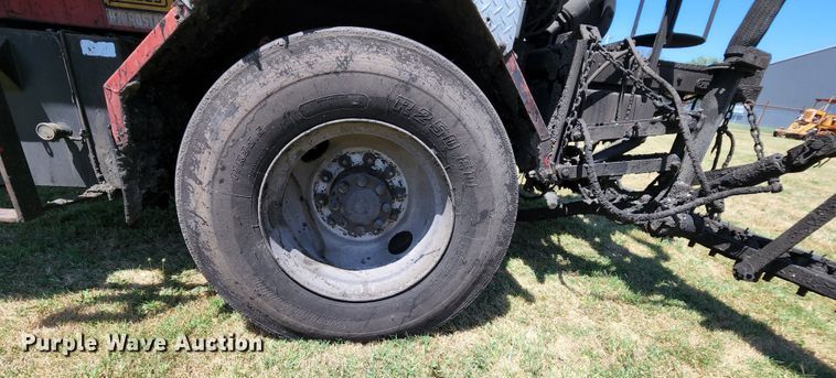 image for item MK9049 1993 Ford F700  oil distributor truck