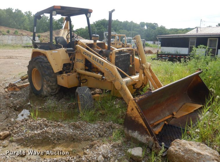 image for item MU9711 1986 John Deere 310C  backhoe