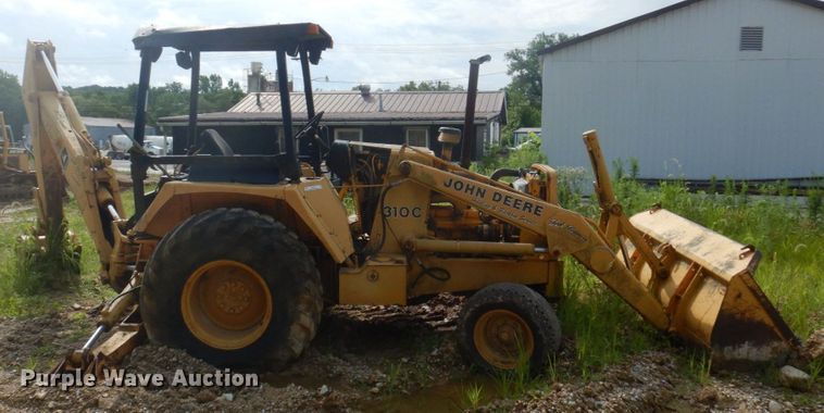 image for item MU9711 1986 John Deere 310C  backhoe