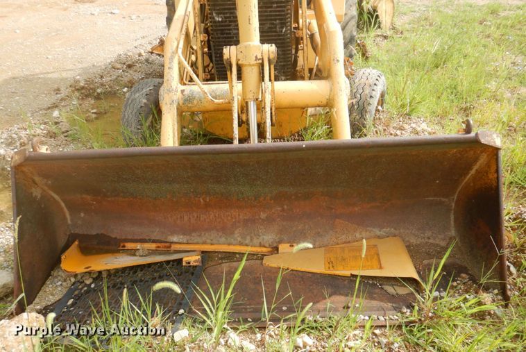 image for item MU9711 1986 John Deere 310C  backhoe