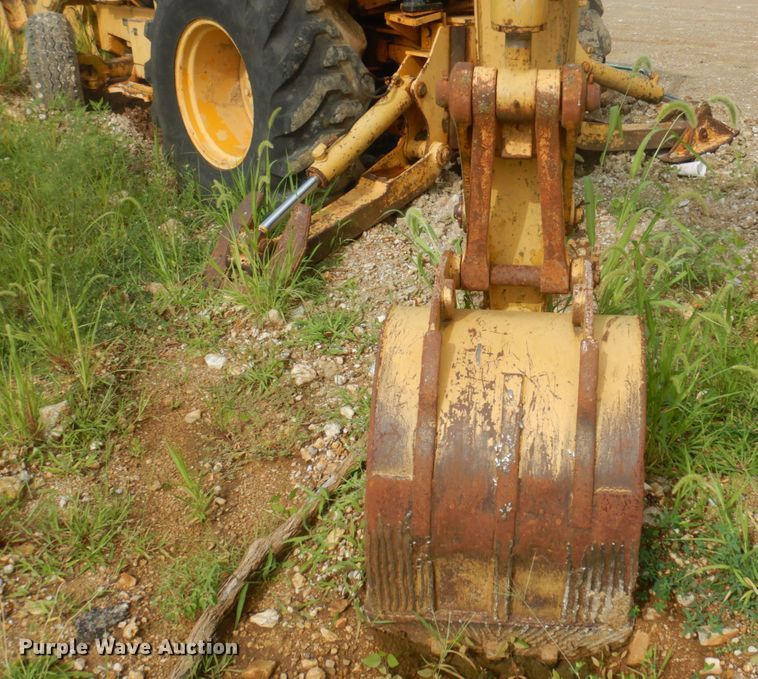 image for item MU9711 1986 John Deere 310C  backhoe