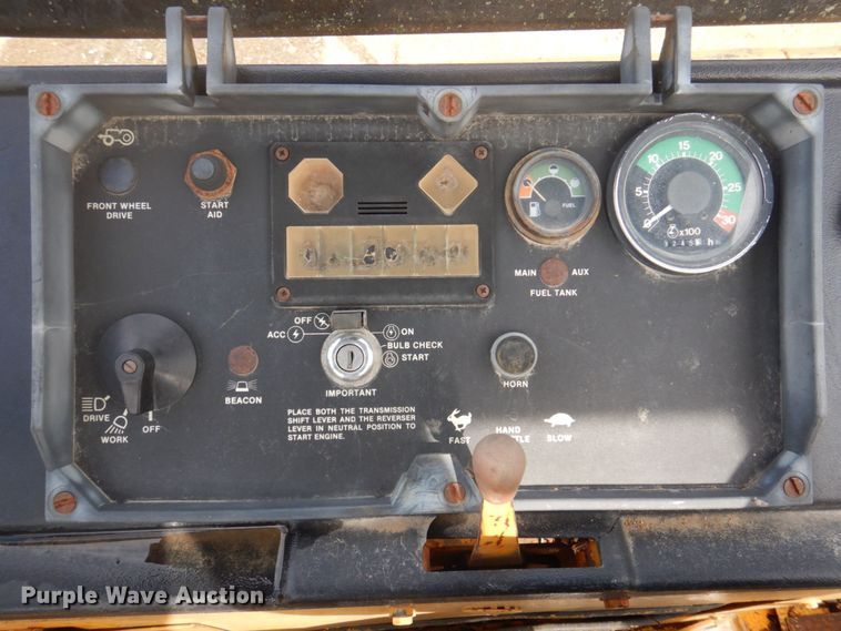 image for item MU9711 1986 John Deere 310C  backhoe