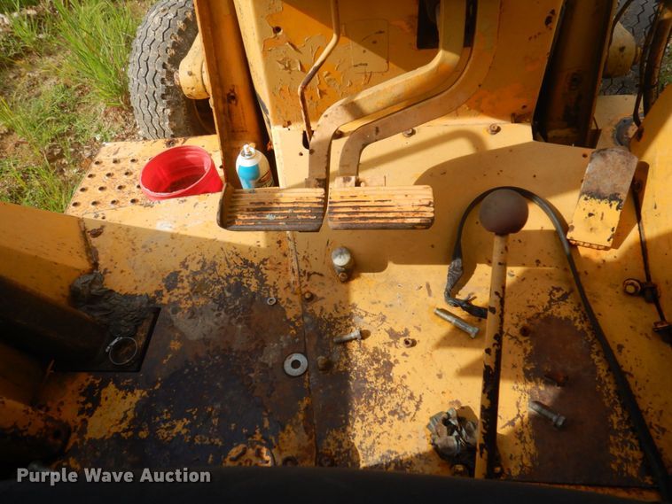 image for item MU9711 1986 John Deere 310C  backhoe