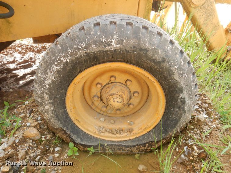 image for item MU9711 1986 John Deere 310C  backhoe