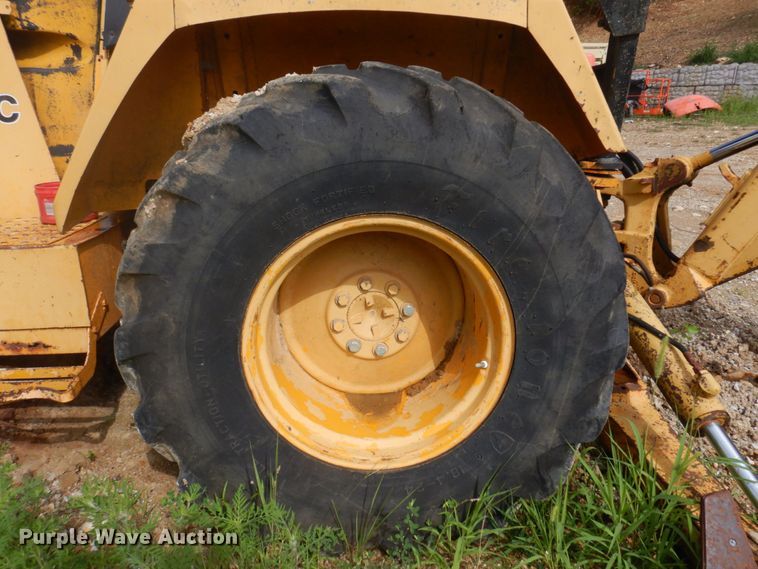 image for item MU9711 1986 John Deere 310C  backhoe