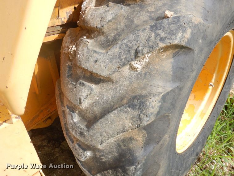 image for item MU9711 1986 John Deere 310C  backhoe