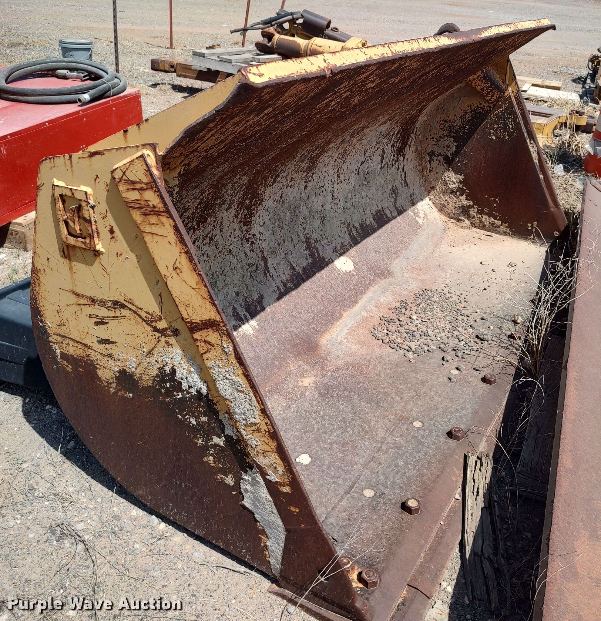Loader bucket in Edmond, OK Item LU9249 sold Purple Wave