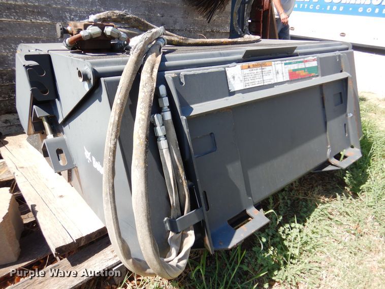 image for item DB7916 2007 Bobcat 60 Sweeper  skid steer sweeper
