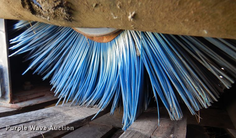 image for item DB7916 2007 Bobcat 60 Sweeper  skid steer sweeper