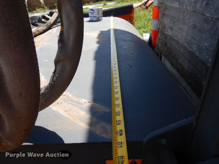 image for item DB7916 2007 Bobcat 60 Sweeper  skid steer sweeper