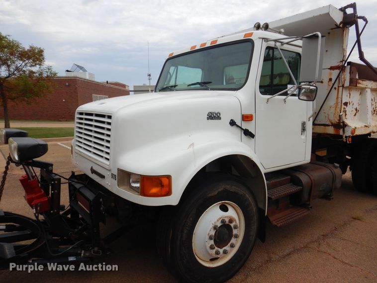 image for item DB7955 2001 International 4700  dump truck