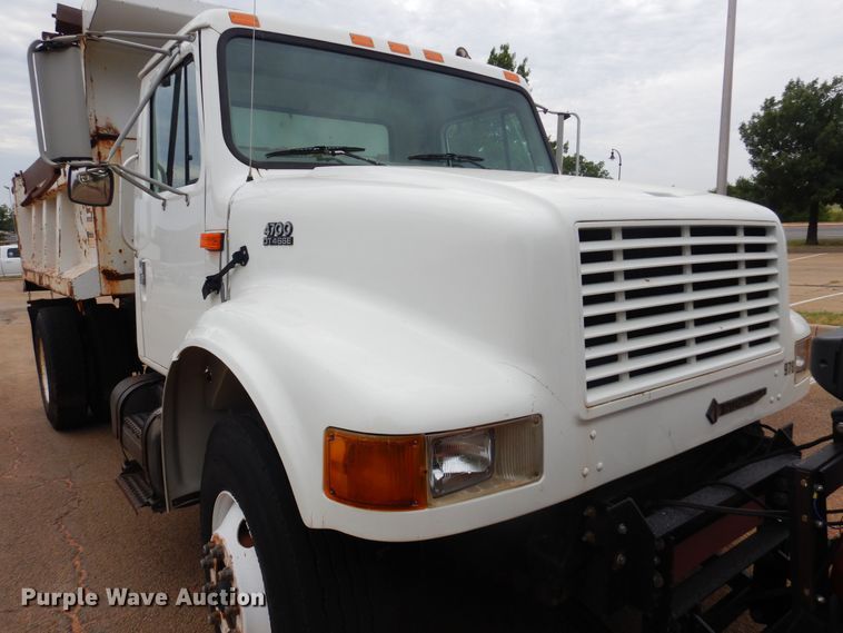 image for item DB7955 2001 International 4700  dump truck