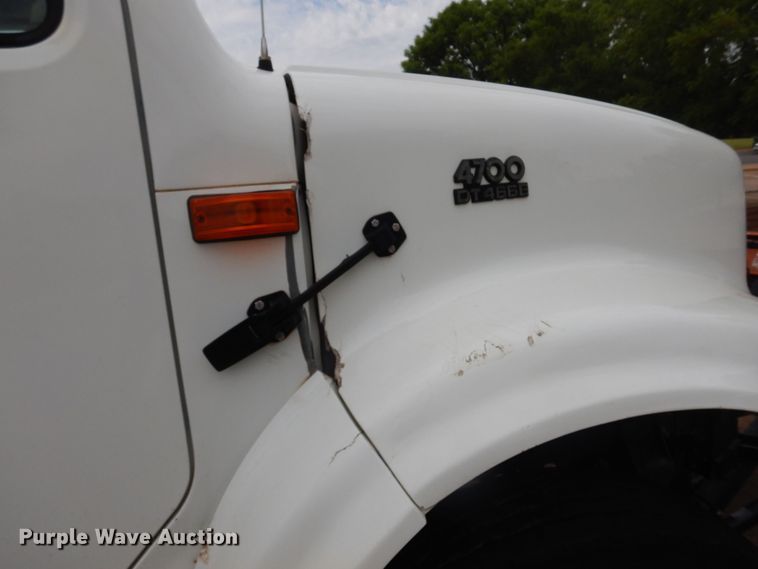 image for item DB7955 2001 International 4700  dump truck