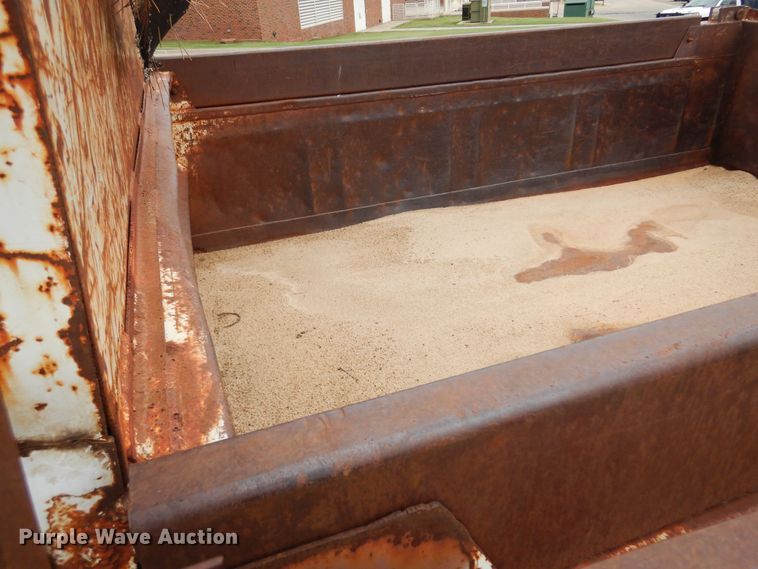 image for item DB7955 2001 International 4700  dump truck