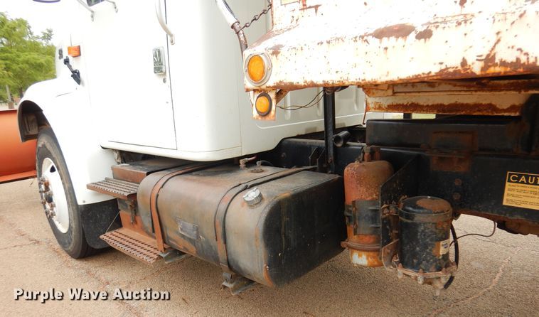 image for item DB7955 2001 International 4700  dump truck