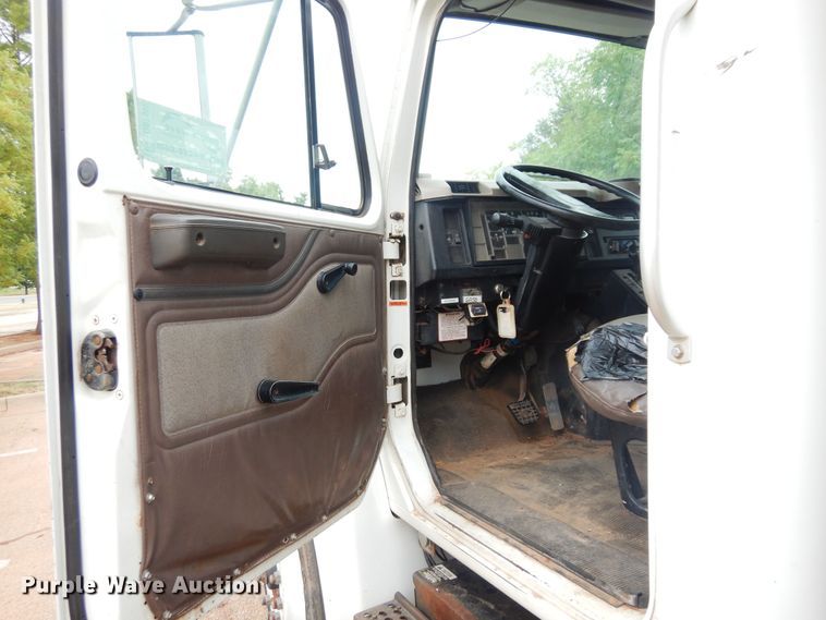 image for item DB7955 2001 International 4700  dump truck