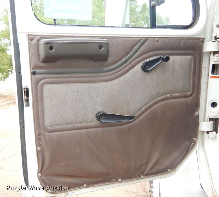 image for item DB7955 2001 International 4700  dump truck