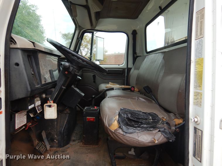 image for item DB7955 2001 International 4700  dump truck