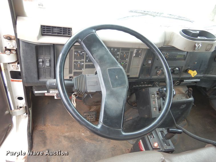 image for item DB7955 2001 International 4700  dump truck