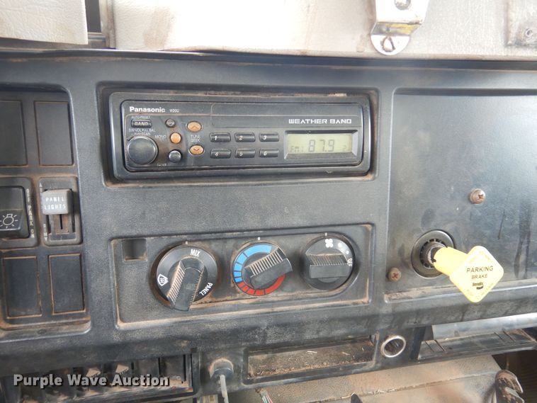 image for item DB7955 2001 International 4700  dump truck