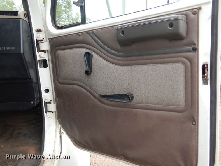 image for item DB7955 2001 International 4700  dump truck