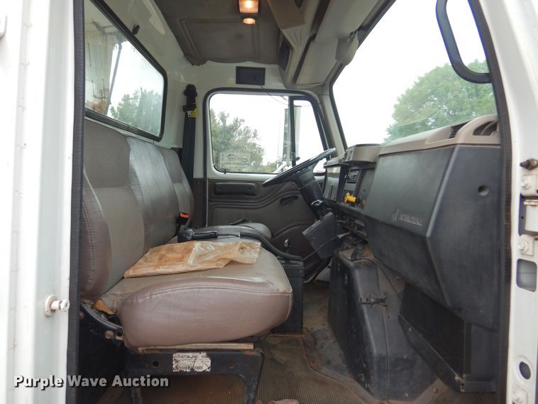 image for item DB7955 2001 International 4700  dump truck