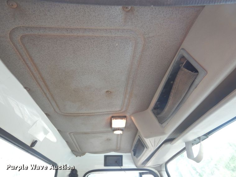 image for item DB7955 2001 International 4700  dump truck