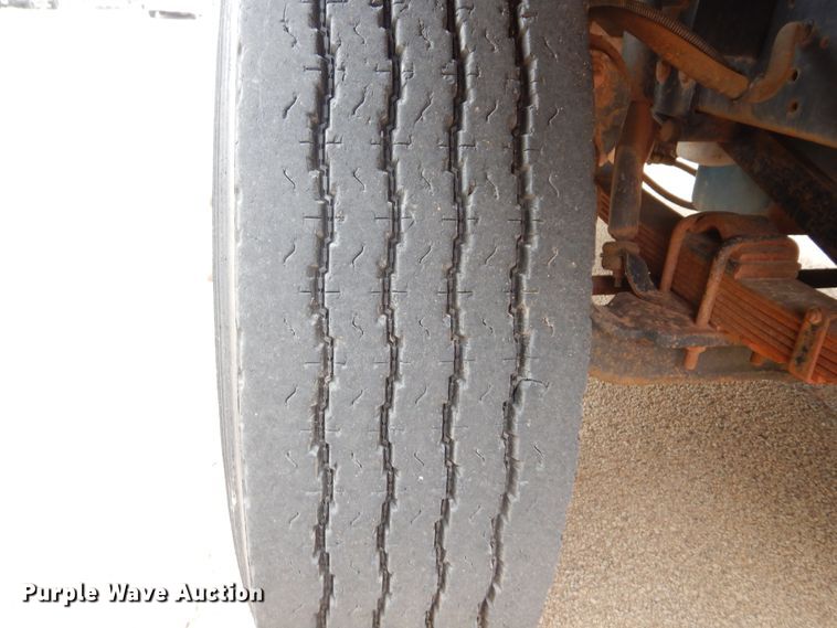 image for item DB7955 2001 International 4700  dump truck