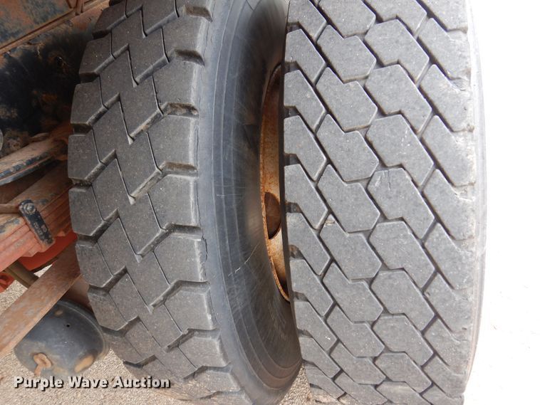 image for item DB7955 2001 International 4700  dump truck