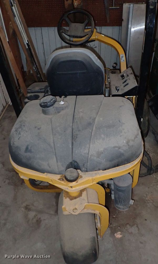 image for item DF5074 Hustler 1500  lawn mower