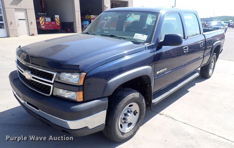 image for item DG5340 2006 Chevrolet Silverado 2500HD  Crew Cab pickup truck