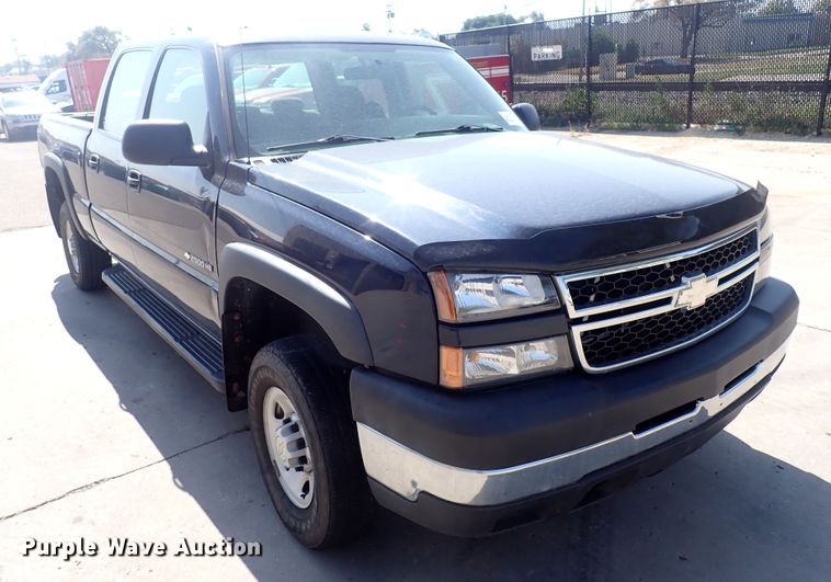 image for item DG5340 2006 Chevrolet Silverado 2500HD  Crew Cab pickup truck