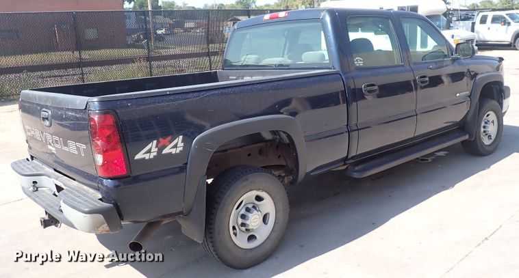 image for item DG5340 2006 Chevrolet Silverado 2500HD  Crew Cab pickup truck