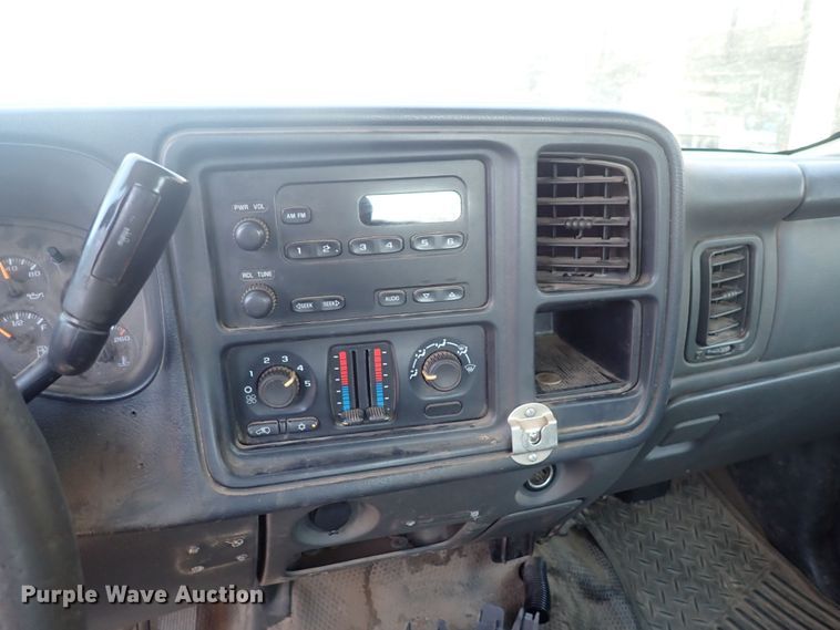 image for item DG5340 2006 Chevrolet Silverado 2500HD  Crew Cab pickup truck