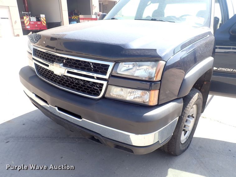 image for item DG5340 2006 Chevrolet Silverado 2500HD  Crew Cab pickup truck