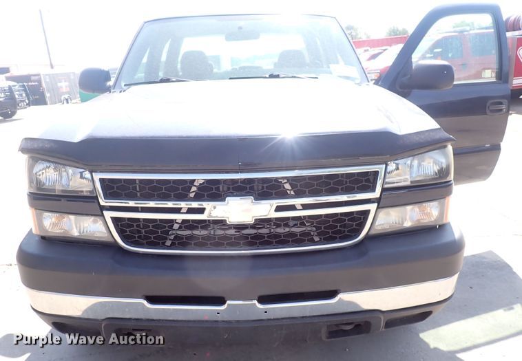 image for item DG5340 2006 Chevrolet Silverado 2500HD  Crew Cab pickup truck