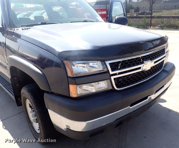 image for item DG5340 2006 Chevrolet Silverado 2500HD  Crew Cab pickup truck
