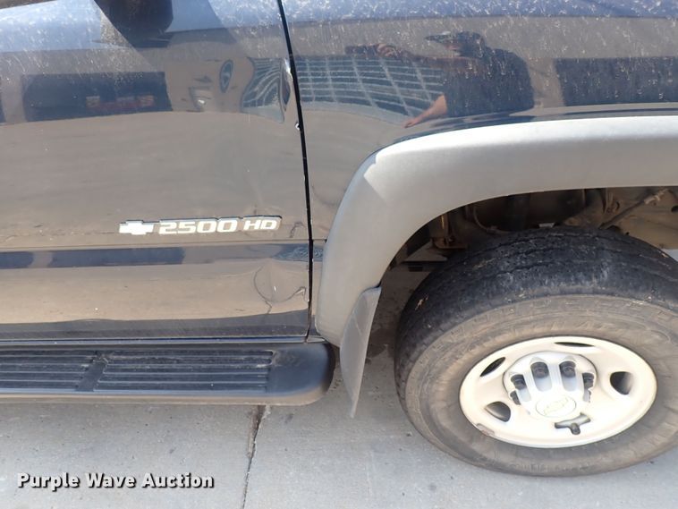 image for item DG5340 2006 Chevrolet Silverado 2500HD  Crew Cab pickup truck