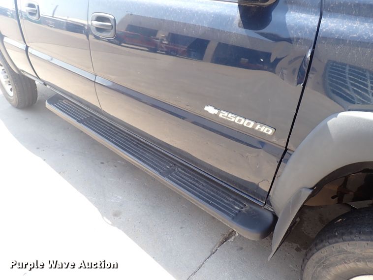 image for item DG5340 2006 Chevrolet Silverado 2500HD  Crew Cab pickup truck
