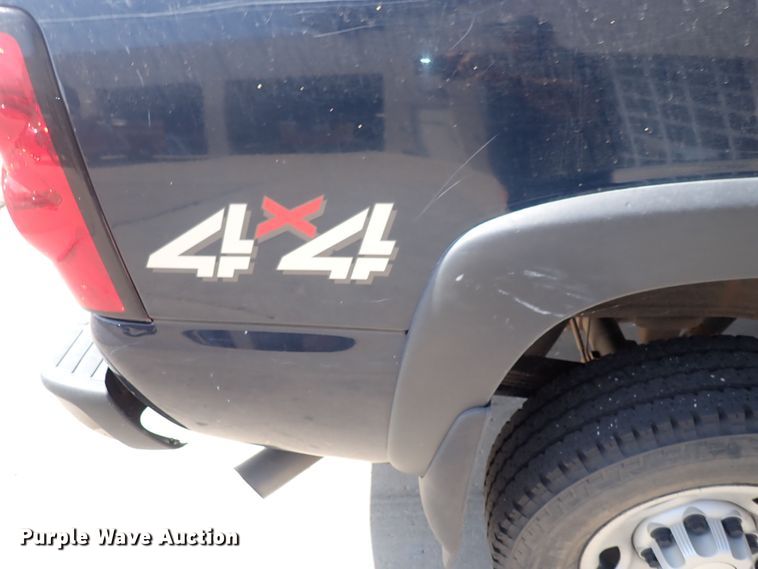 image for item DG5340 2006 Chevrolet Silverado 2500HD  Crew Cab pickup truck