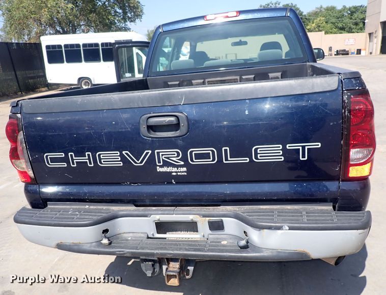 image for item DG5340 2006 Chevrolet Silverado 2500HD  Crew Cab pickup truck