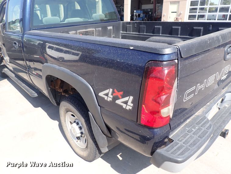 image for item DG5340 2006 Chevrolet Silverado 2500HD  Crew Cab pickup truck