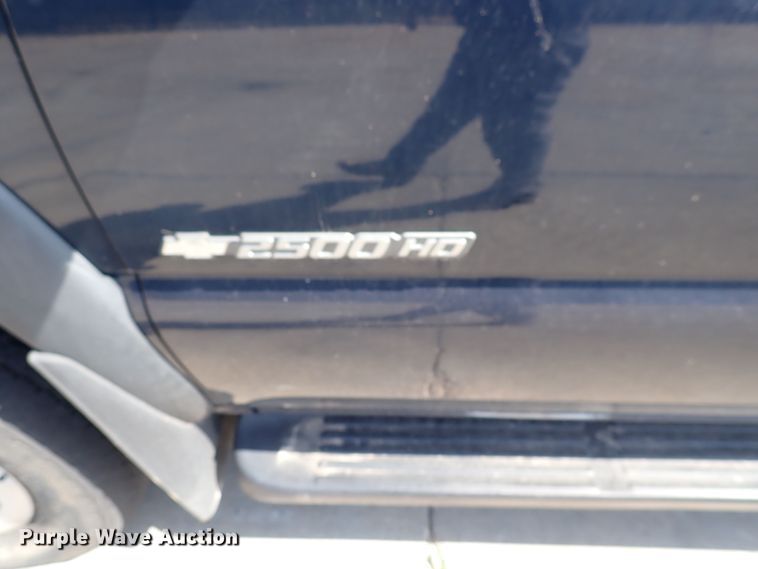 image for item DG5340 2006 Chevrolet Silverado 2500HD  Crew Cab pickup truck