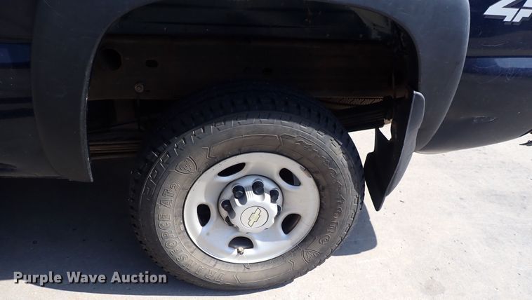 image for item DG5340 2006 Chevrolet Silverado 2500HD  Crew Cab pickup truck
